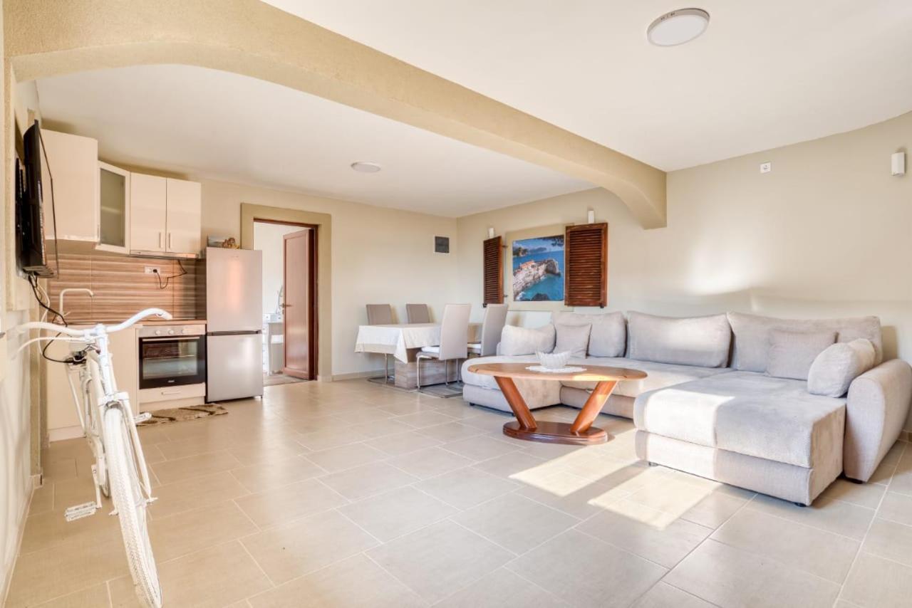 Savovic_Lux Apartment Petrovac Ngoại thất bức ảnh